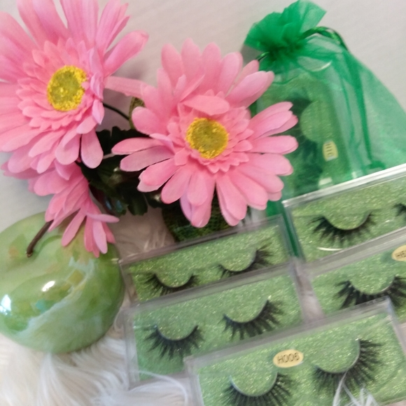 Lash Bundle - Picture 3 of 3